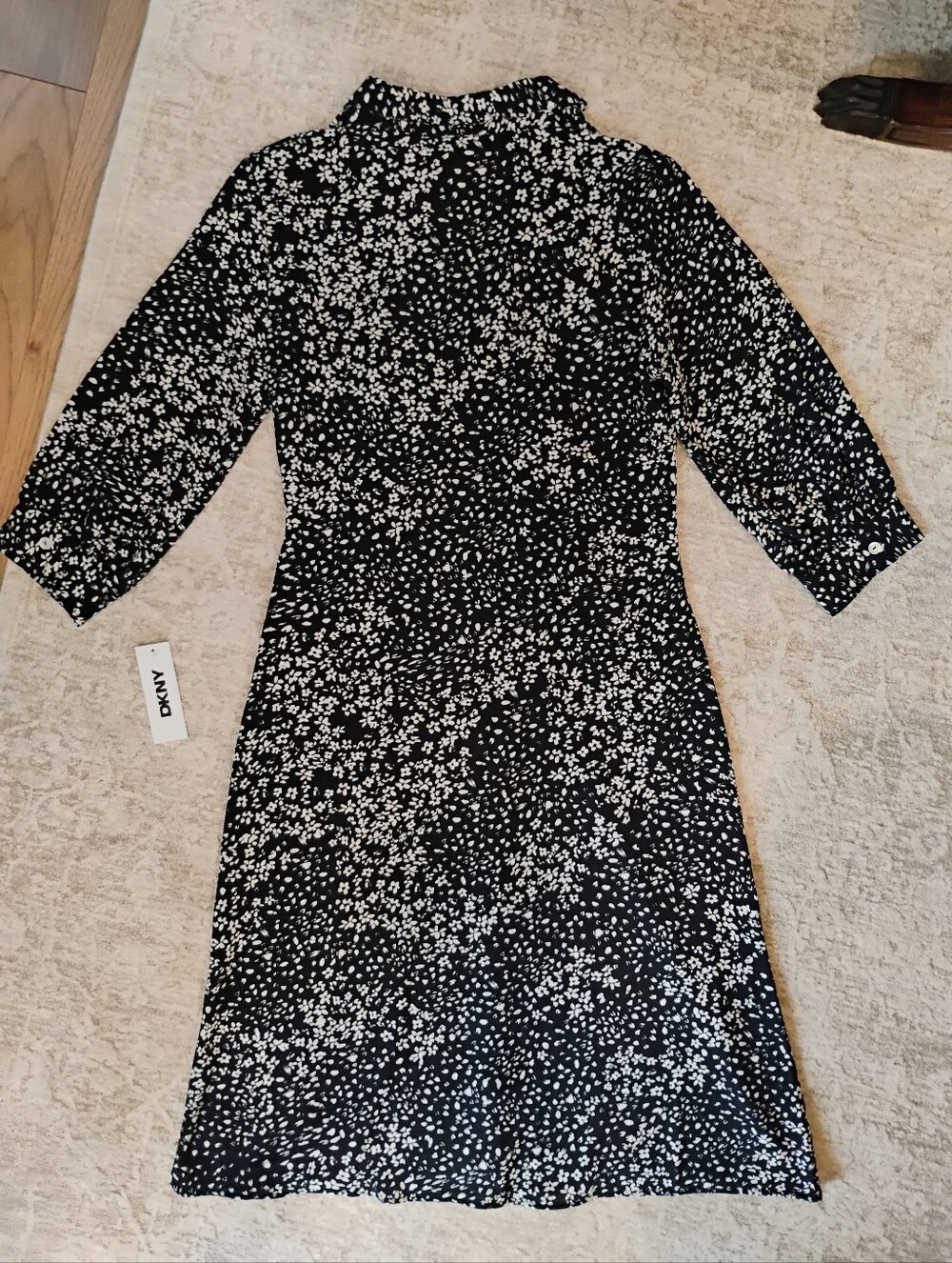 NWT 10 DKNY Black Floral Split V-Neck 3/4 Sleeve Button Front Midi Shirt Dress - Picture 11 of 12